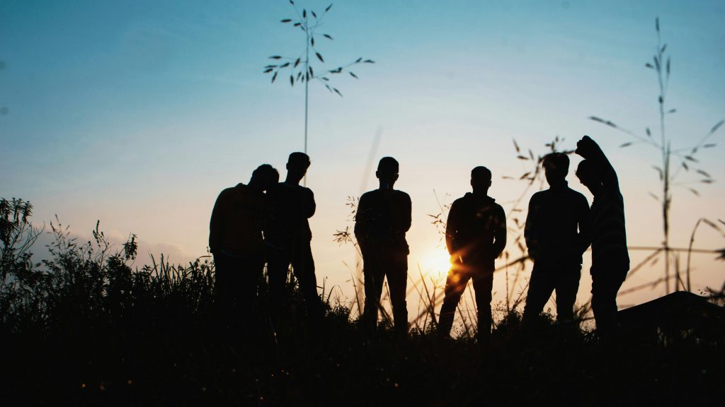 pexels photo 1250346 1250346 1 A group of friends silhouetted against the sunset, enjoying a moment in nature.